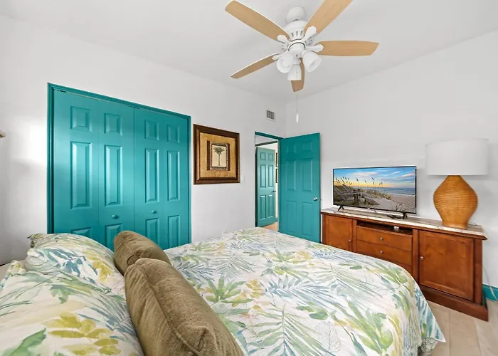 Uptown Cottage - Walk To The Beach And Restaurants